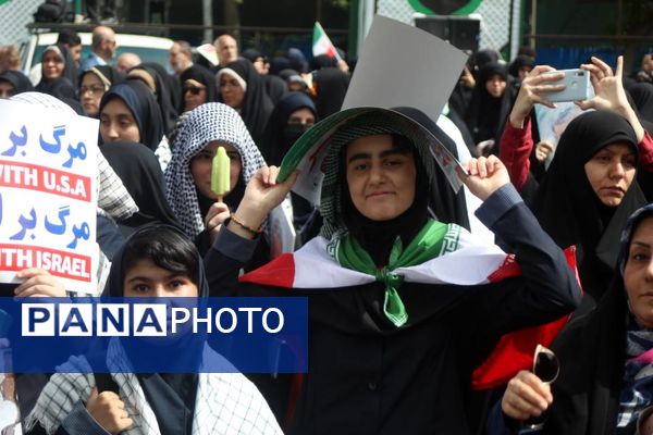 تجمع بزرگ دانش‌آموزان و فرهنگیان در حمایت از مردم مظلوم غزه و فلسطین