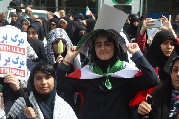 تجمع بزرگ دانش‌آموزان و فرهنگیان در حمایت از مردم مظلوم غزه و فلسطین