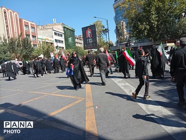 وداع حماسی با امام شهید در سایه‌سار حریم رضوی