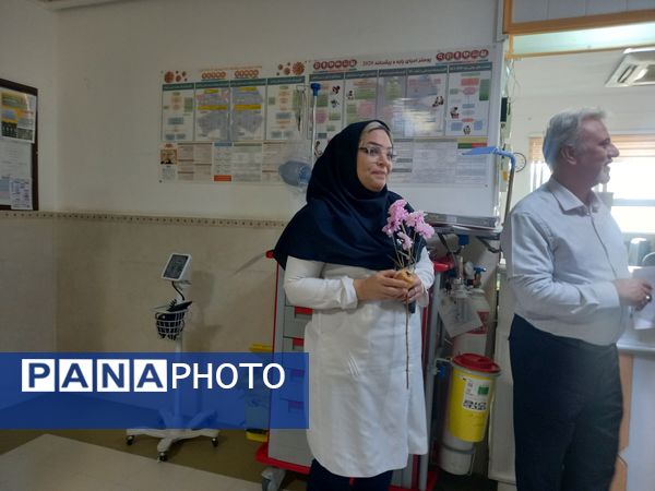 قدردانی پیشتازان دبیرستان باقریه از فرشتگان سفیدپوش در بیمارستان موسی بن جعفر(ع)