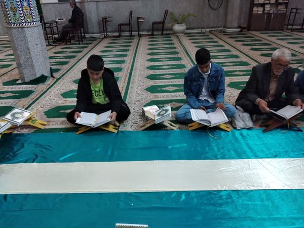 محفل جزء‌خوانی قرآن‌کریم در مسجد جامع ماهان