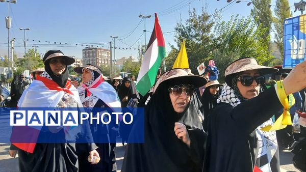 برگزاری نماز جمعه نصر به امامت رهبر معظم انقلاب اسلامی 