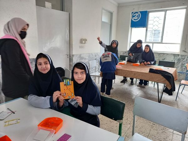 بازدید دانش آموزان دبستان ناهید نخودی از پژوهشرای نیشابور