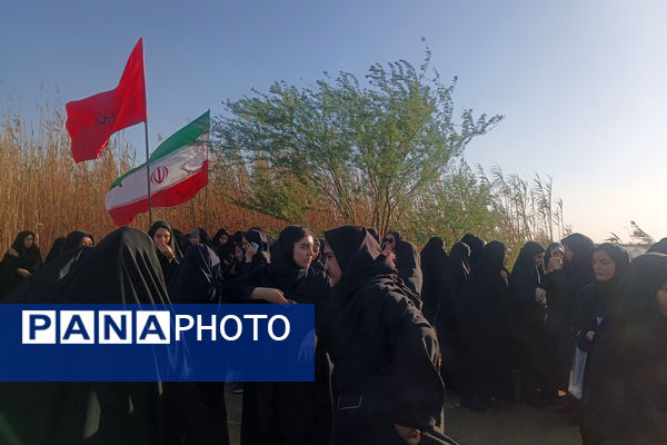 قدم گذاشتن دانش‌آموزان رباط‌کریم بر خاک پاک شلمچه