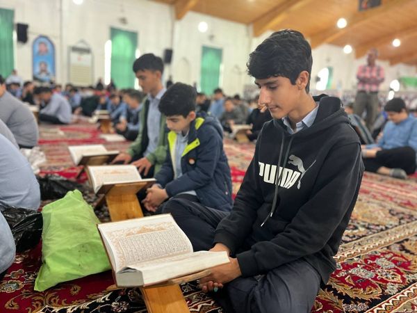 تلاوت آیات نور بخش قرآن در ایام بهار قرآن 