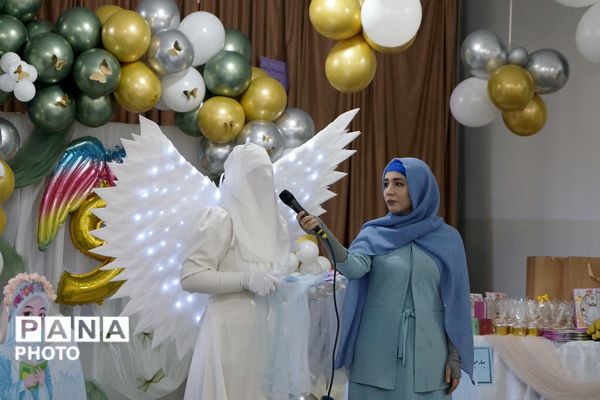 لبخند بندگی در دل‌های کوچک