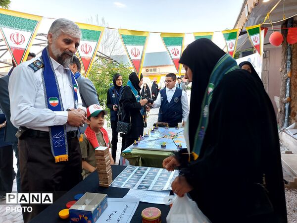 بازدید معاون فعالیت های سازمان دانش آموزی کشور از پاتوق برمدار ایران