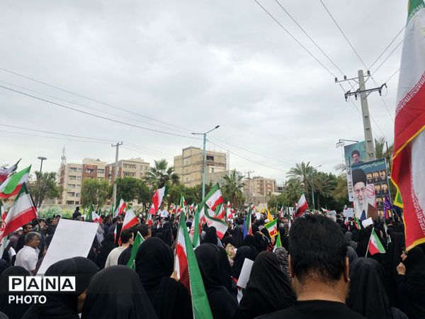 وداع باشکوه بندرعباس با دریابان شهید علیرضا تنگسیری؛ پیکر فرزند دریا بر دستان مردم تشییع شد
