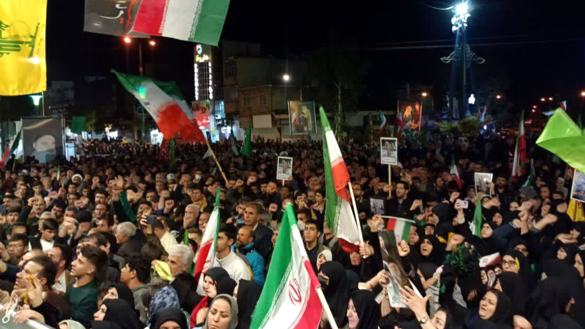 استقبال پرشور مردم کوهدشت از خادمان و پرچم متبرکه امام رضا(ع)