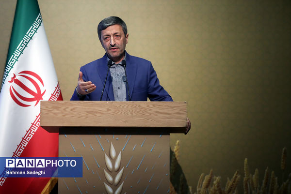 آیین تجلیل از فعالان طرح جهش تولید در دیم‌زارها