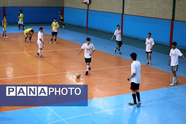 مسابقات قهرمانی فوتسال در منطقه کهریزک 