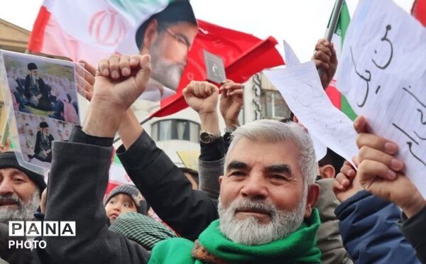 تصاویر حضور مهاجران مسلمان در مشهد؛ همبستگی با ملت ایران در سوگ امام خامنه‌ای (ره)