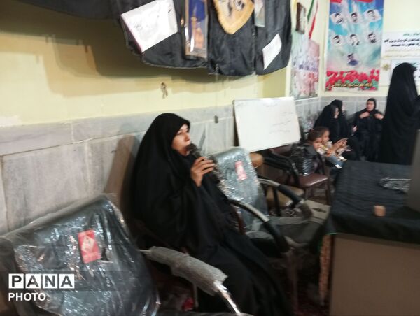 اقامه نماز جماعت همراه با افطاری در مسجد ابوالفضلی نیشابور 