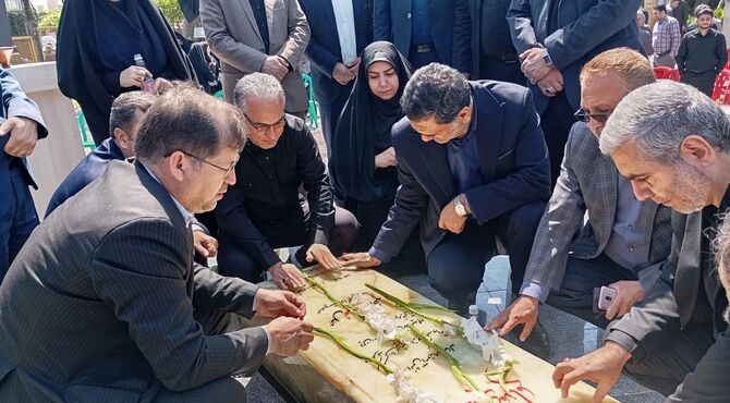 برگزاری مراسم اربعین رهبر امت و دانش آموزان میناب