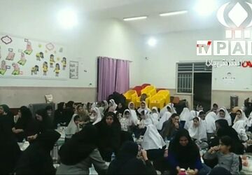 ضیافت افطاری در مدرسه پیروزی شهرستان سمنان