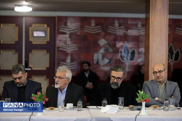 نشست معاون اول رئیس جمهور با جمعی از هنرمندان موسیقی، تئاتر و هنرهای تجسمی