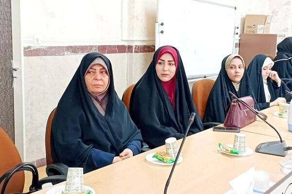 تجلیل از فرهنگیان و دانش آموزان فعال حوزه  نماز در شهرستان قدس