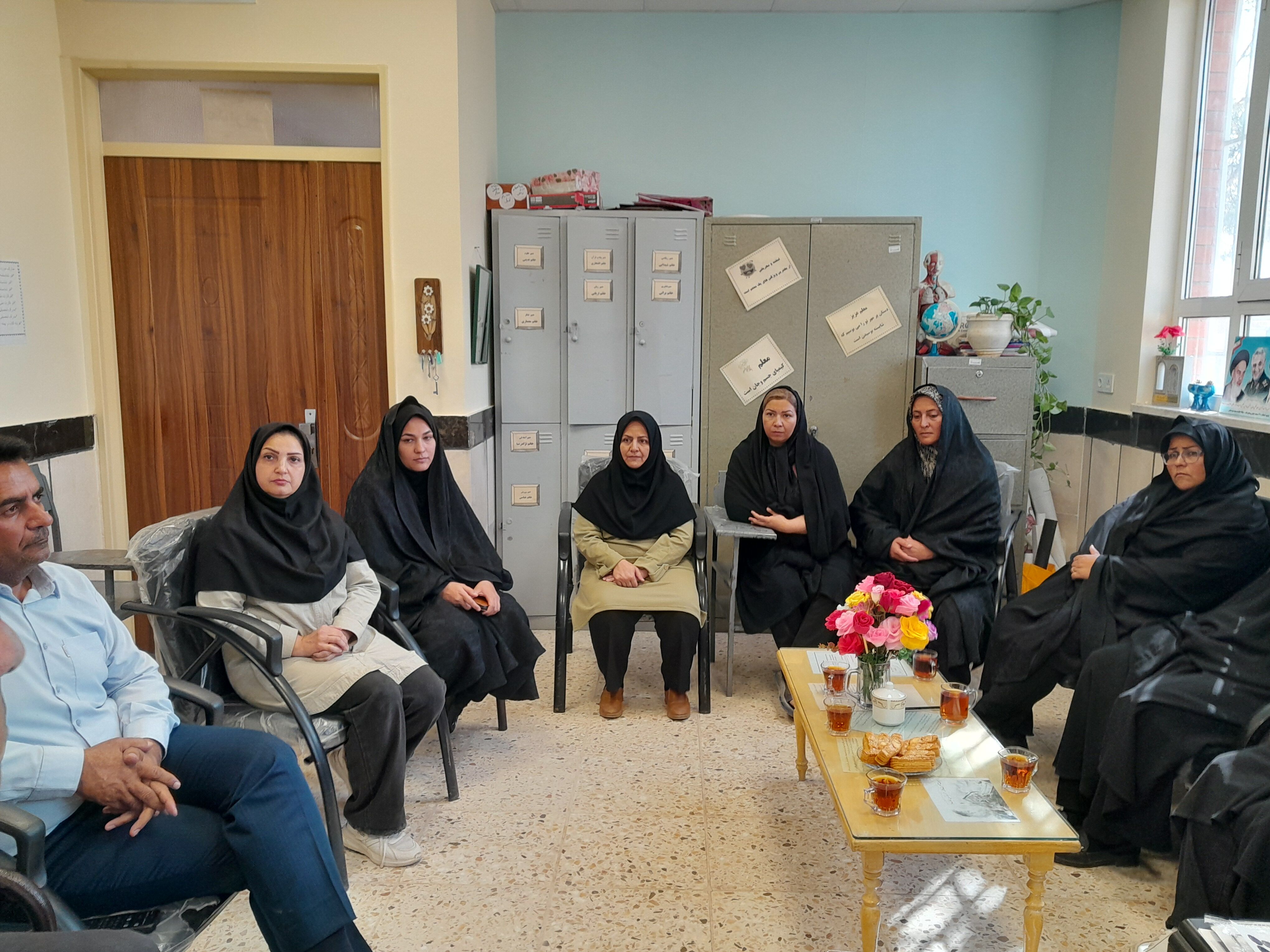 نخستین جلسه انجمن اولیا و مربیان در مدرسه مادر مهربان خلیل آباد
