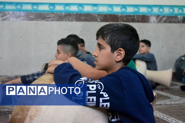 آموزش ضرب زورخانه‌ای در دبستان رازی ناحیه دو بهارستان