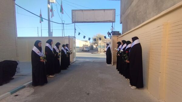 دبیرستان دخترانه حضرت معصومه سلام الله علیها میزبان پیکر شهید گمنام 
