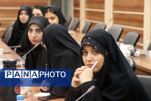 نشست توجیهی دانش‌آموزان پشتیبان طرح خبرنگار شو