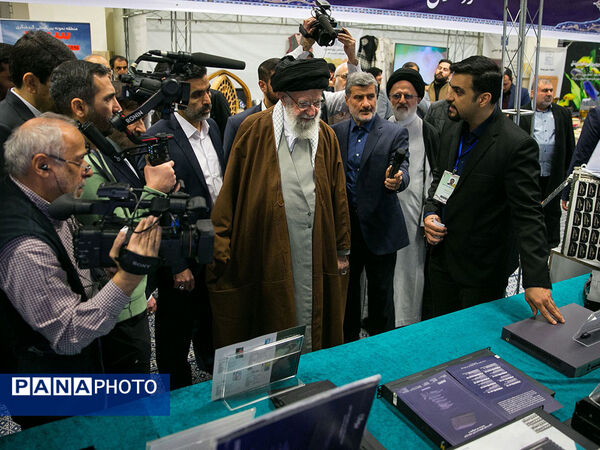 بازدید رهبر انقلاب از نمایشگاه دستاوردهای بخش خصوصی