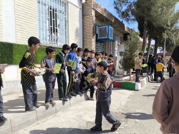 برگزاری مراسم تقدیر واهدای جایزه به دانش آموزان دبستان شهید پسندیده فدافن