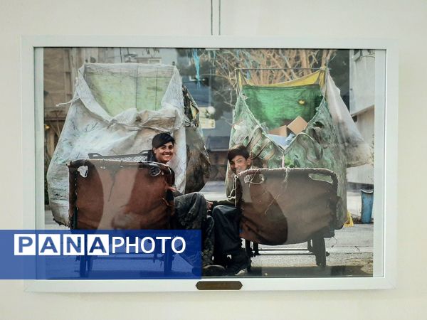 برگزاری نمایشگاه اشک‌ها و لبخندها در مشهد