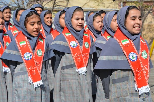 حاج مجید خوئی و بانو کمپانی، سازندگان ۹ کلاس جدید برای دختران بهارستانی