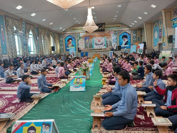 محفل انس با قرآن دانش‌آموزان دبیرستان نمونه زنده یاد زرتاش شهرستان خلیل آباد