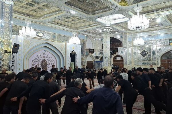 طنین یا حسین در سومین شب محرم از حرم حسین بن الموسی الکاظم (ع)