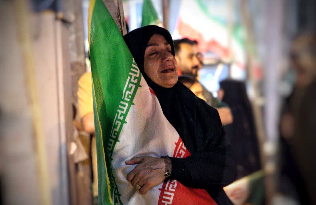 اشک‌ پر افتخار، در شبِ سربلندی