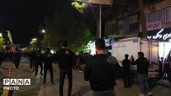 دسته عزاداری روستای اردمه در مراسم چهلم رهبر شهید و شهدای میناب در حسینیه امام 