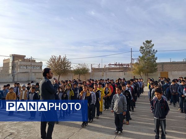 مراسم صبحگاهی در مدرسه پسرانه برادران ابراهیمی نیا