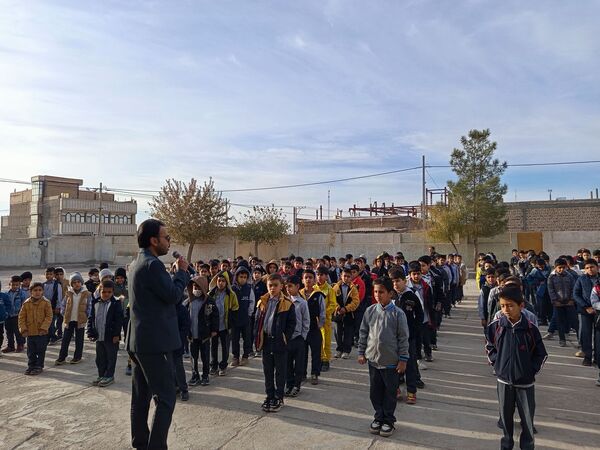 مراسم صبحگاهی در مدرسه پسرانه برادران ابراهیمی نیا