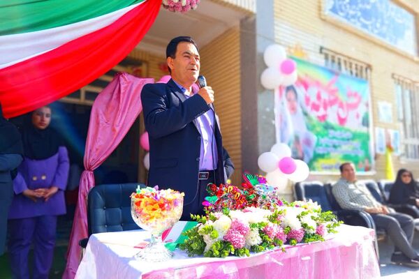 جشن شکوفه‌ها ویژه دانش‌آموزان پایه اول در دبستان حدیث شهرستان باشت