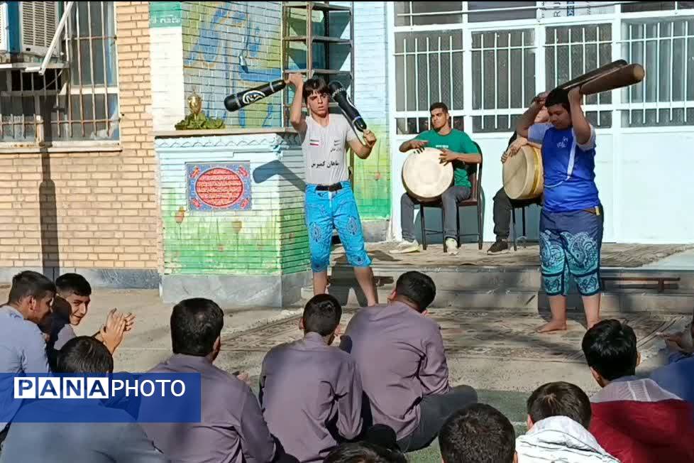 المپیاد ورزشی درون مدرسه‌ای با نمایش منش پهلوانی