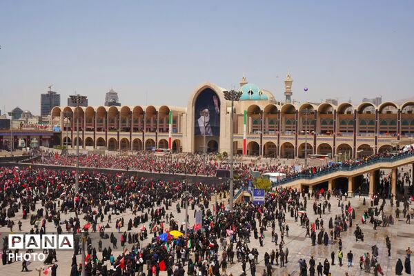 وداع با پیکر مطهر امام شهید در مصلای تهران