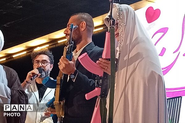جشن ازدواج ۱۴ زوج جوان در میدان معلم شیراز