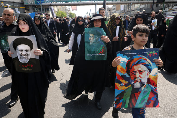 تشییع شهدای خدمت در تهران 