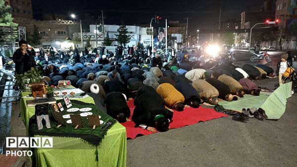اجتماع مردم هنگام تحویل سال در چهارراه ورزش مشهد