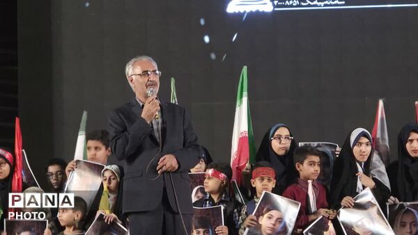 اجتماع دانش آموزان اصفهانی به مناسبت آغاز سال تحصیلی