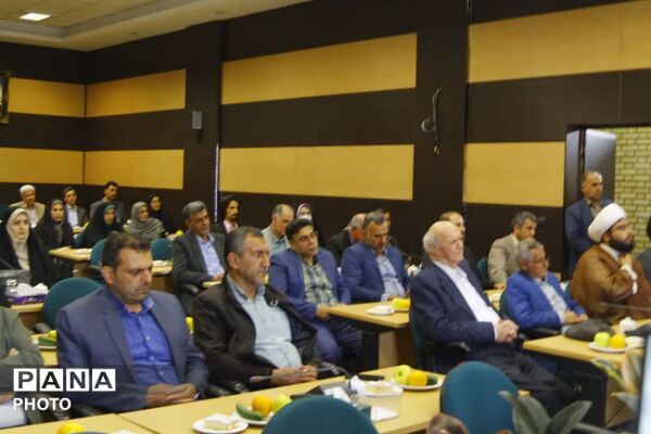  آیین تجلیل از معلمان نمونه منطقه‌ای در شهرستان فیروزکوه
