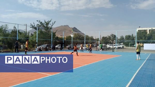  افتتاح اولین زمین ورزشی درون مدرسه‌ای تایل‌کورت استان مرکزی درمدرسه زینب کبری(س) شازند 