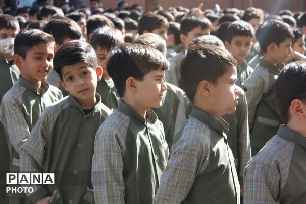 جشن ولادت حضرت زینب(س) و روز پرستار در دبستان شهید حسین غفاری