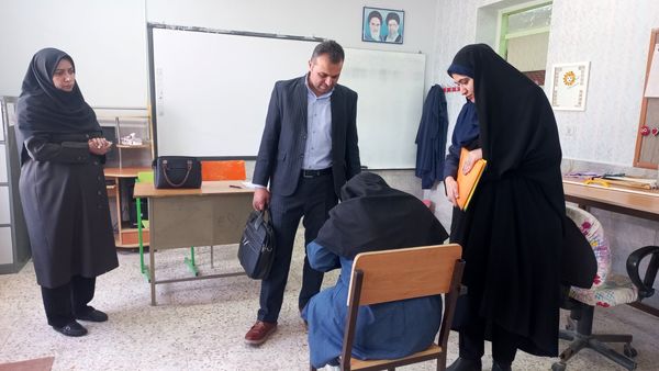 بازدید سرپرست اداره آموزش و پرورش استثنایی استان از روند برگزاری امتحانات نوبت دوم