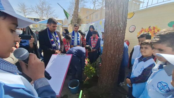 مراسم روز درختکاری در دبستان استاد شهریار 