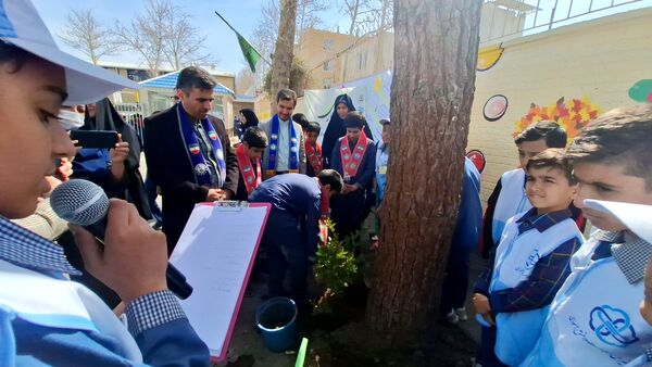 مراسم روز درختکاری در دبستان استاد شهریار 