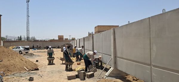تلاش شبانه روزی برای تکمیل مدرسه جدید در روستای فدافن