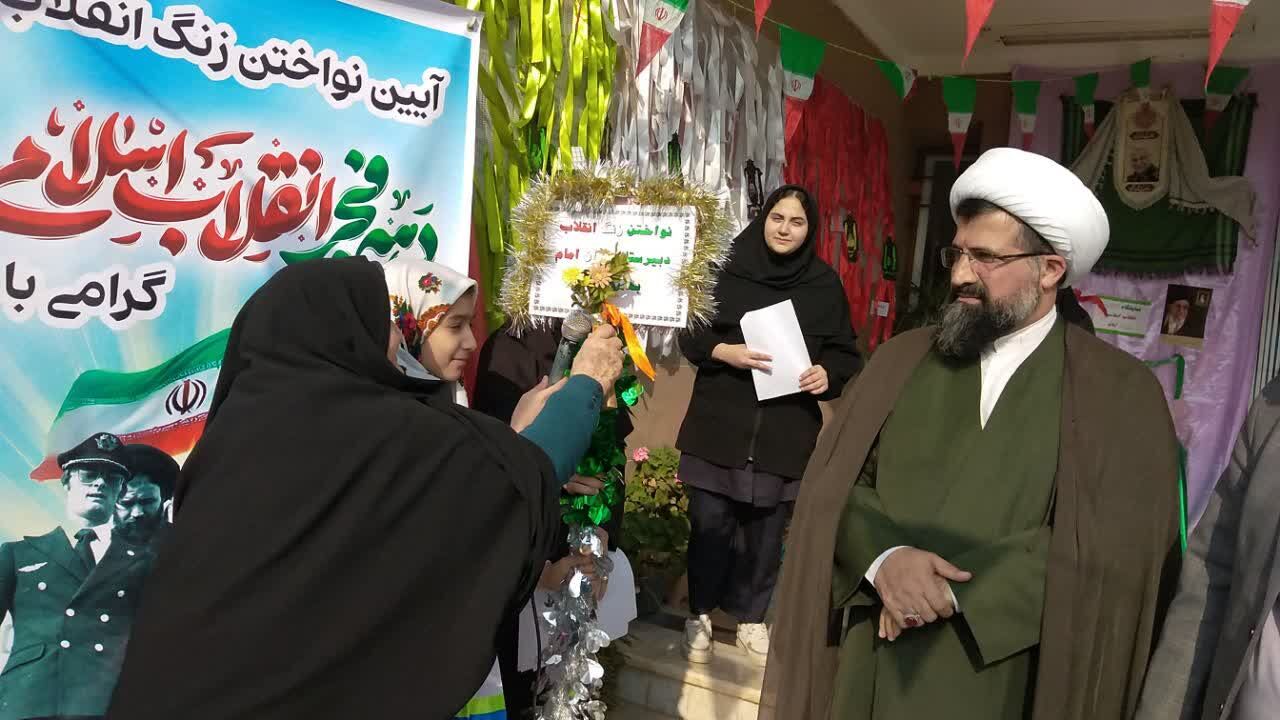 طنین زنگ انقلاب در مدارس گلوگاه